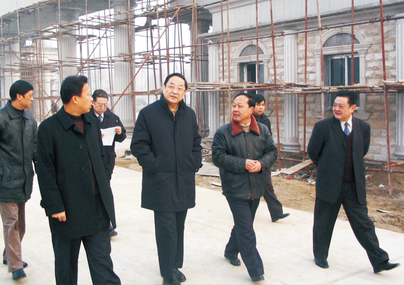 2005年1月14日,中共中央政治局委员、湖北省委书记俞正声来公司调研